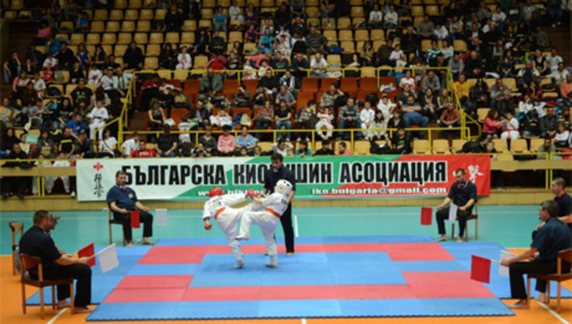 СК &quot;Ичи Геки - Варна&quot; защити отборната си титла на Купа Бургас 2013