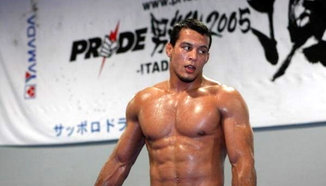 Vinny Magalhaes срещу Anthony Perosh през август