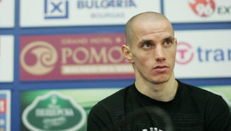 Александров започна с победа