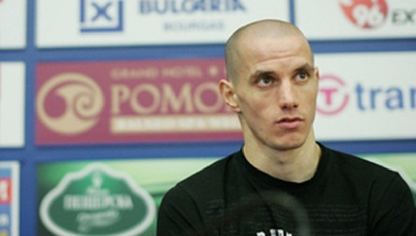 Александров започна с победа