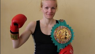 Иванова загуби с 1:2 гласа мача за титлата