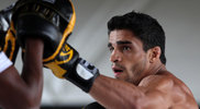 Thiago Tavares срещу Zubair Tuhogov на 15-ти февруари