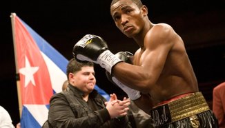 Erislandy Lara победи Delvin Rodriguez