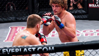 Ben Askren доминира над Dan Hornbuckle в Bellator 22