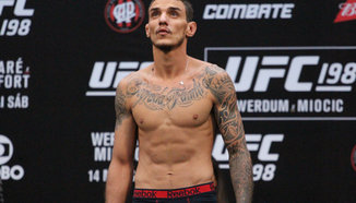 Renato Moicano срещу Calvin Kattar на UFC 223