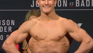 Sage Northcutt за малко да стане храна за мечките