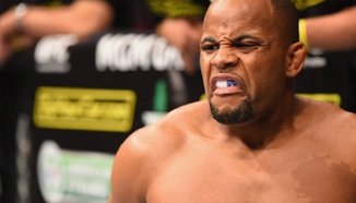 Daniel Cormier: По-добре че Khabib е бил без своите приятели в автобуса