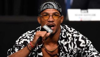 Daniel Cormier и Kenny Florian имитират Kevin Lee