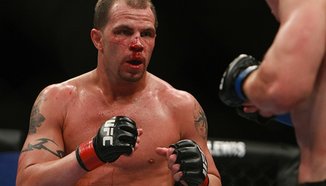 Nick Catone срещу Costantinos Philippou в UFC 128