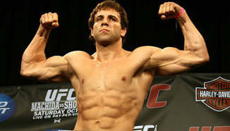 Kyle Kingsbury срещу Fabio Maldonado в TUF 13 Finale