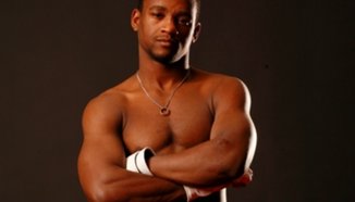 Yves Edwards срещу Sam Stout в UFC 131 във Ванкувър