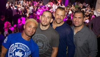 Cain Velasquez празнува рождения си ден в Париж