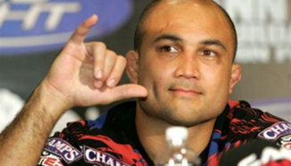 Dana White дава лесни двубой на BJ Penn (видео)
