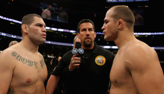 Cain Velasquez e знаел за контузията на Junior dos Santos?