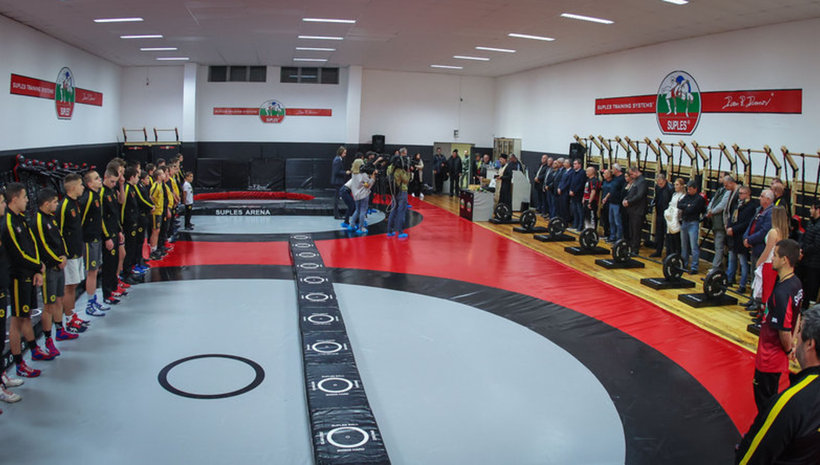 Министърът преряза лентата на новата зала в Перник