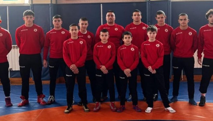 Младите борци на ЦСКА на турнир и лагер във Франция