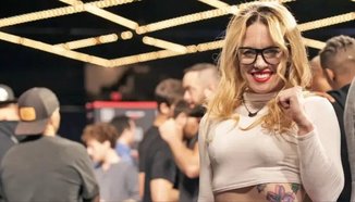 Бивша шампионка по бокс се оттегли заради 'твърде много мозъчни увреждания'