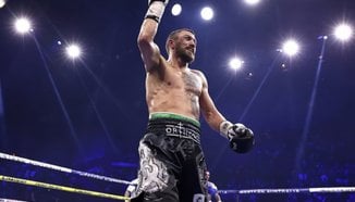 Василий Ломаченко свали и спря Джордж Камбосос-младши