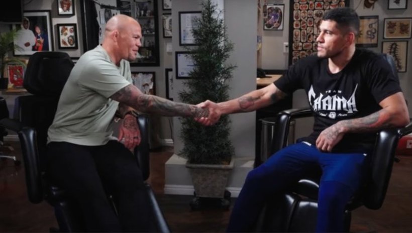 Съперниците Алекс Перейра и Антъни Смит заровиха томахавката