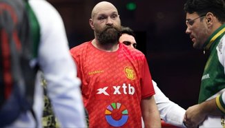 Тайсън Фюри възропта: Усик получи коледен подарък от съдиите