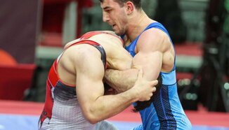 Семен Новиков срещу арменец на старта на Евро 2025
