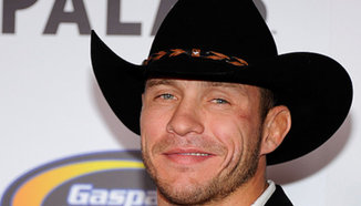 Donald Cerrone ще се бие с всеки, включително със сотборниците си