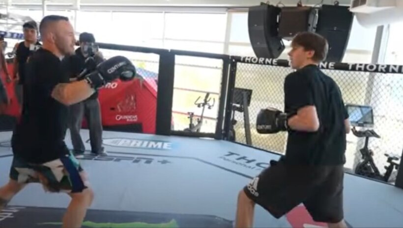 Колби Ковингтън преби инфлуенсър, който се бие с последователи на улицата