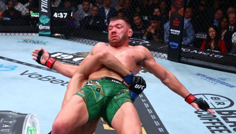 Най-голямата грешка на Дрикус дю Плесис срещу Хамзат Чимаев