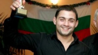 Росен Димитров с поредна победа в ММА
