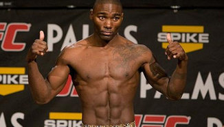 Следващият двубой на Anthony Johnson ще бъде в полутежка категория