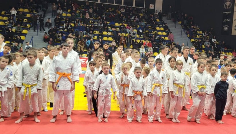 Отборът на &quot;Арена спорт&quot; с най-много медали на турнир &quot;Божилова къп&quot;