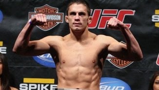 Jake Ellenberger знае, че Jay Hieron не обича ударите в лицето