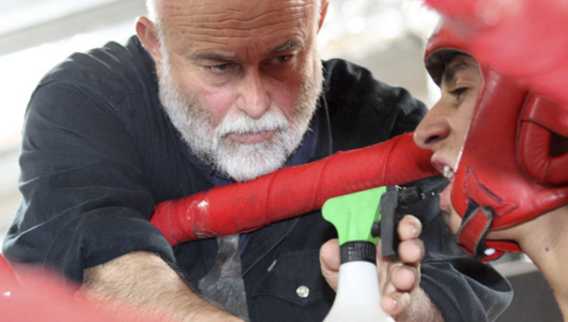 Отец Андон Шавулев - Треньорът по бокс в расо