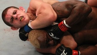 Joe Lauzon смята, че Gray Maynard не може да приключва двубоите си