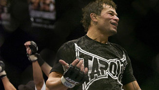Gleison Tibau замества Tavares срещу Guillard