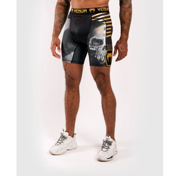 Тренировъчен клин с къси крачоли - Venum Skull compression shorts - Black​