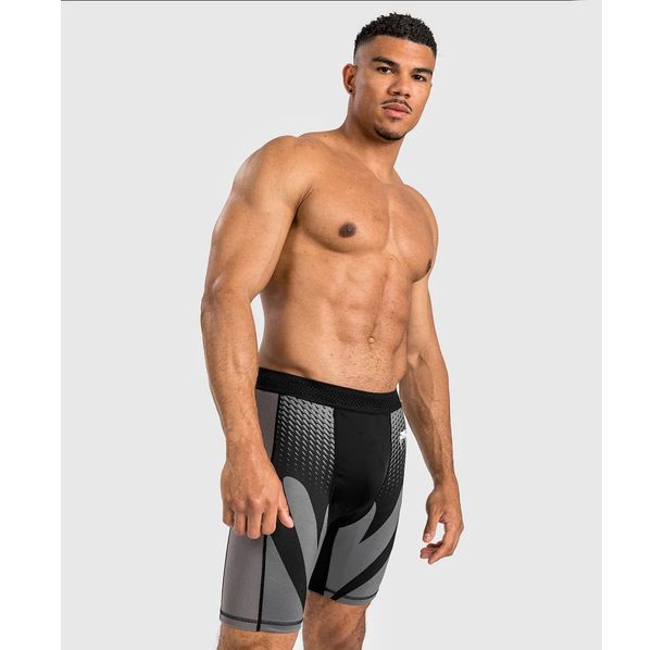 Тренировъчен клин с къси крачоли -  Venum Attack Vale Tudo Short - Black​